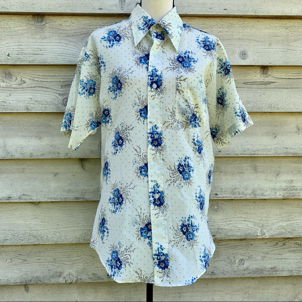 True Vintage 70s Macro Floral Print Wide Collar Short Sleeve Button Down Shirt